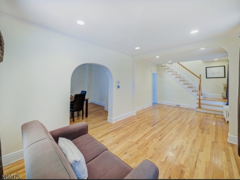 180 Monroe St Property Photo 2