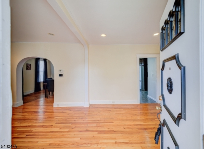 180 Monroe St Property Photo 3