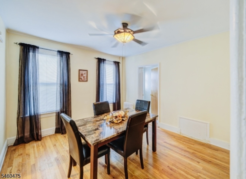180 Monroe St Property Photo 10