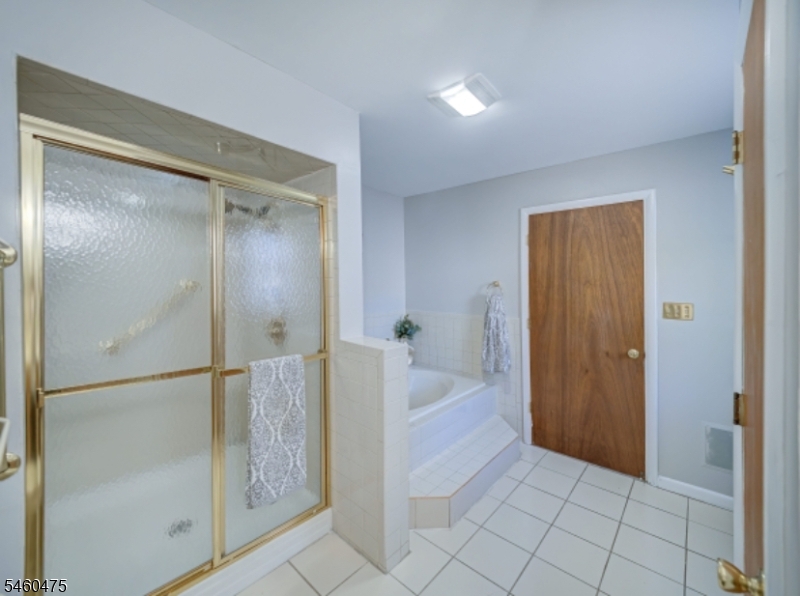 180 Monroe St Property Photo 11
