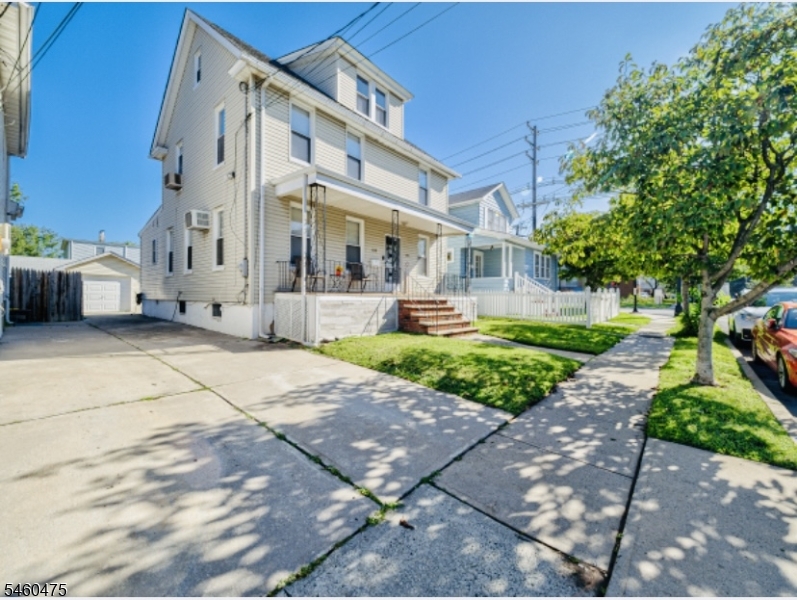 180 Monroe St Property Photo 14