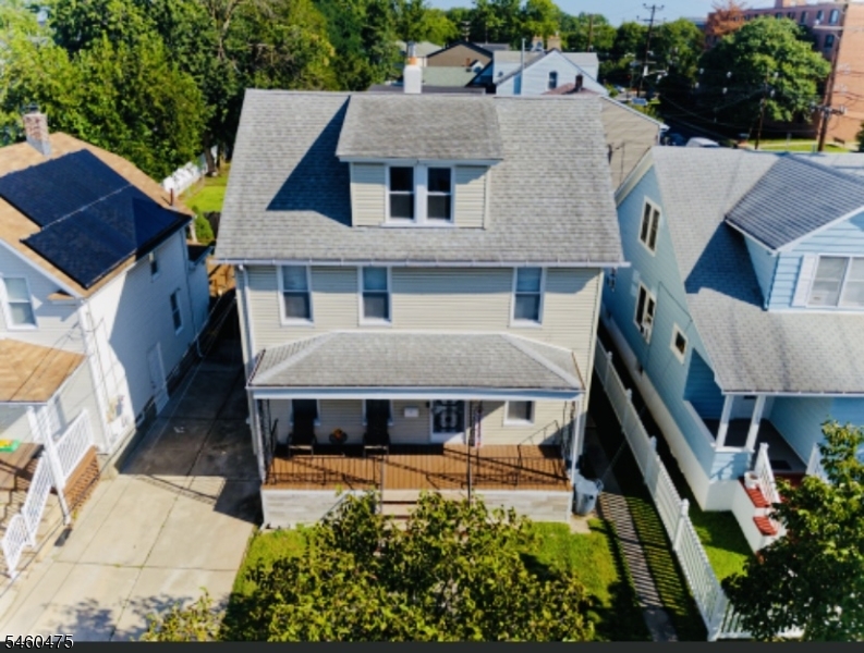 180 Monroe St Property Photo 15