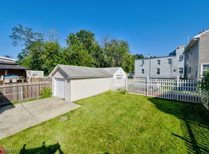 180 Monroe St Property Photo 20