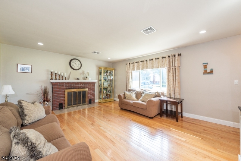 47 Grove St Property Photo 4