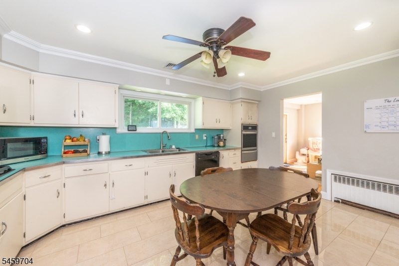 47 Grove St Property Photo 6