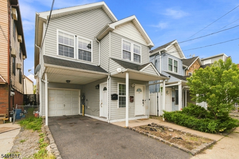 224 Pine St Property Photo 2