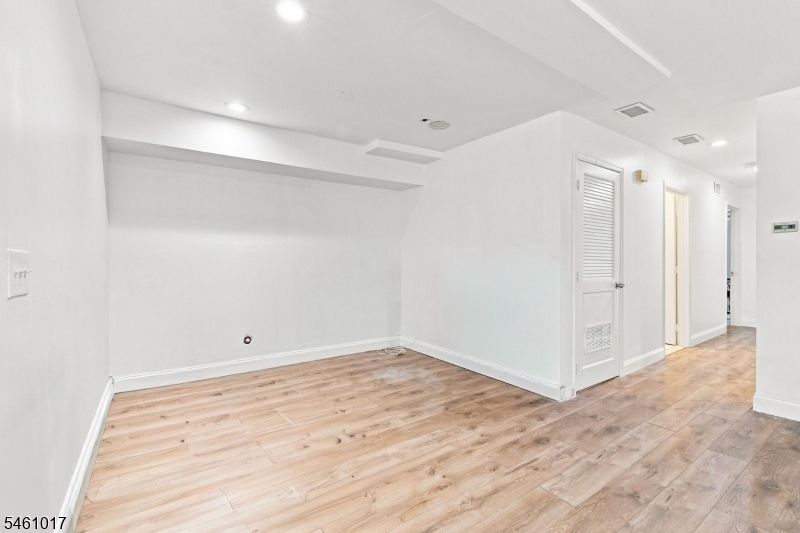 224 Pine St Property Photo 29