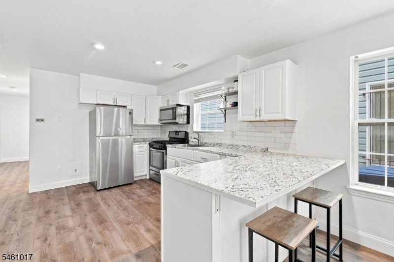 224 Pine St Property Photo 30