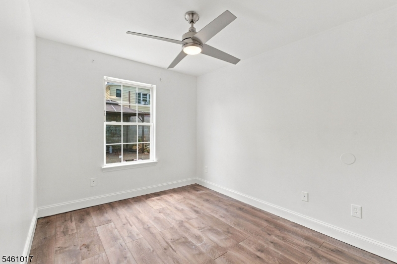 224 Pine St Property Photo 33