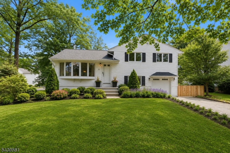 10 Cornell Pl Property Photo 1