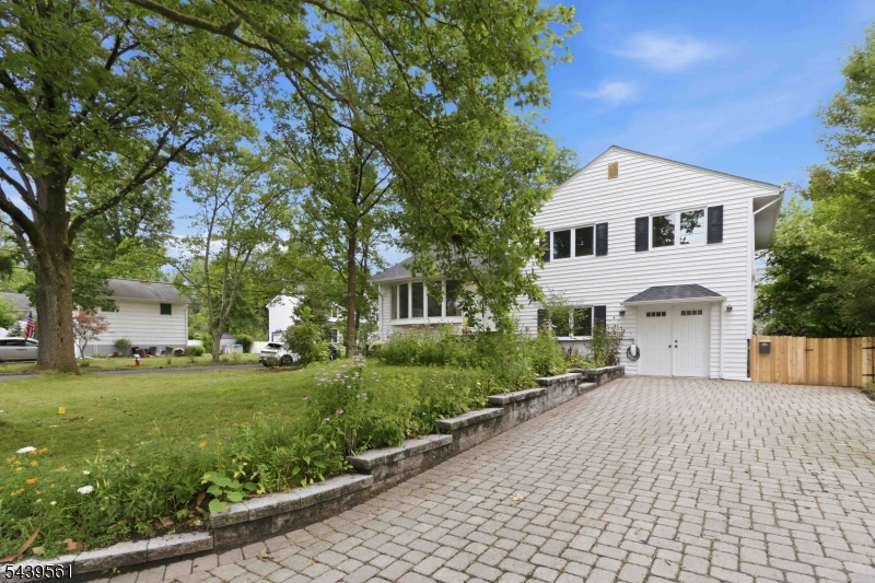 10 Cornell Pl Property Photo 2