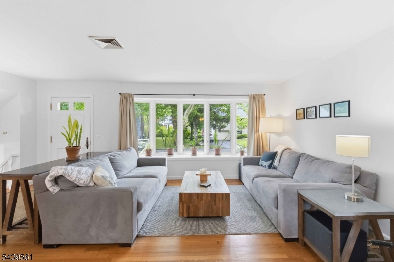 10 Cornell Pl Property Photo 3