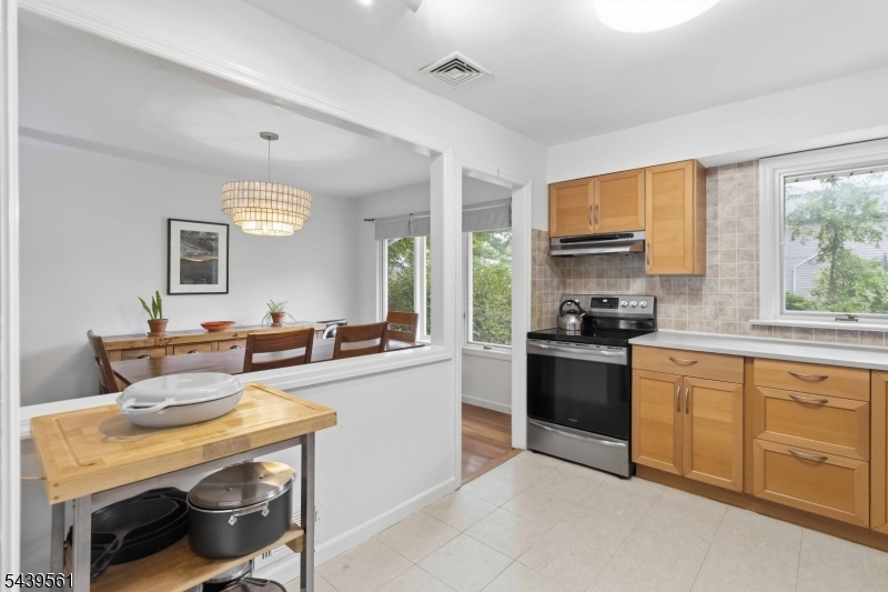 10 Cornell Pl Property Photo 8