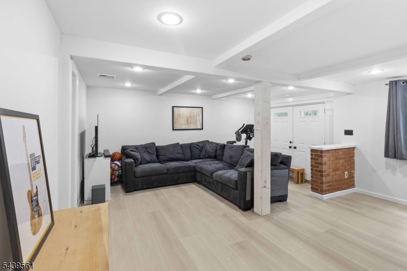 10 Cornell Pl Property Photo 16