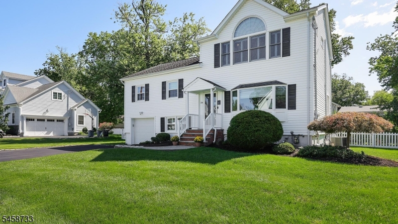 34 Moss Avenue Property Photo 2