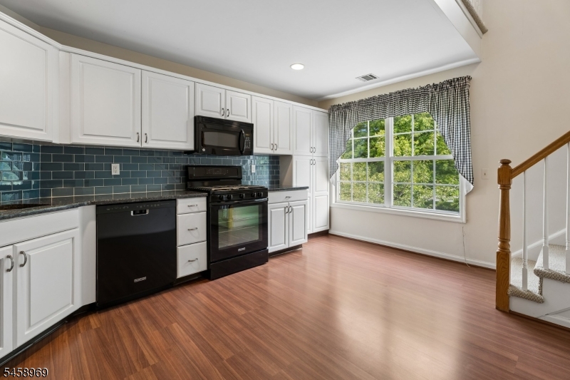 7 Davenport Pl Property Photo 2