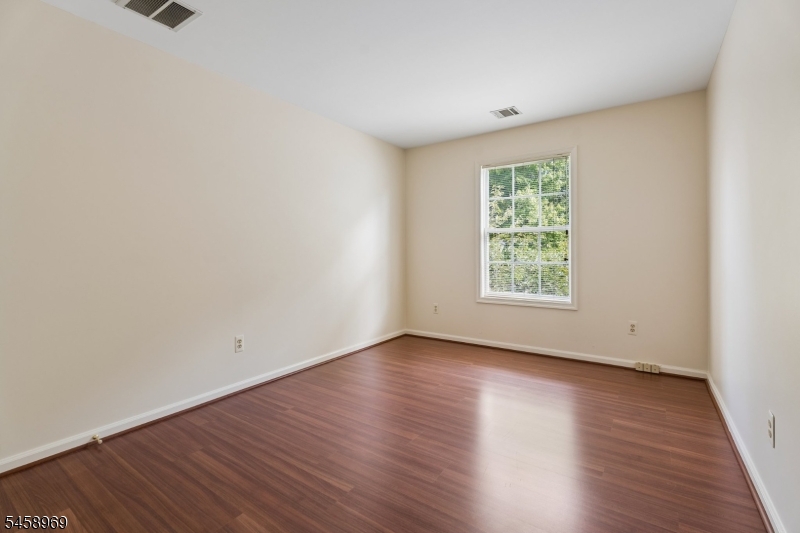 7 Davenport Pl Property Photo 16