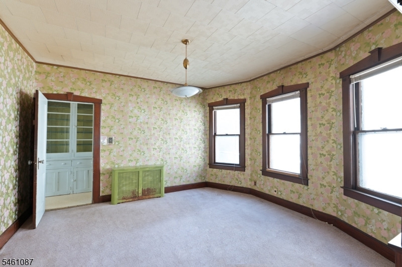 29 Luddington Ave Property Photo 6