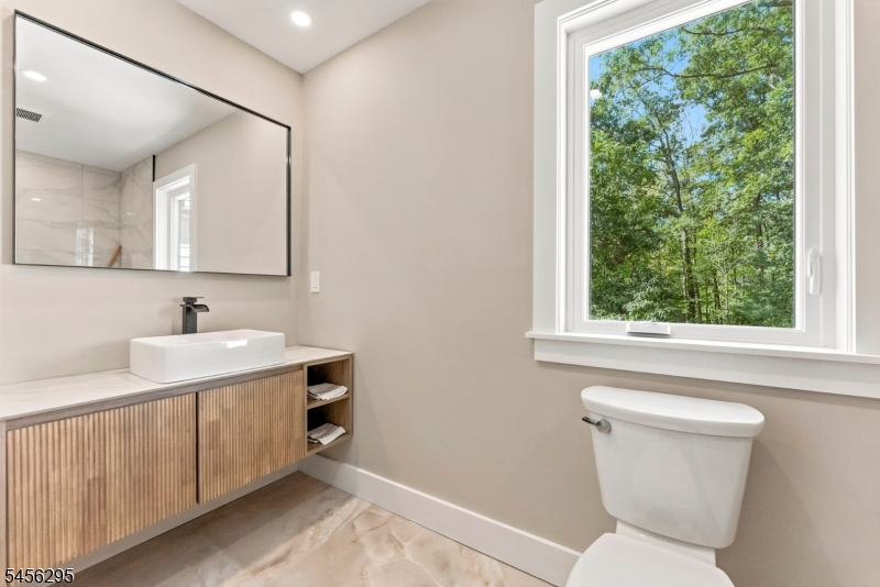9 Lee Rd Property Photo 18