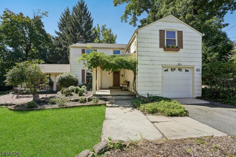 1 Seneca Pl Property Photo 1