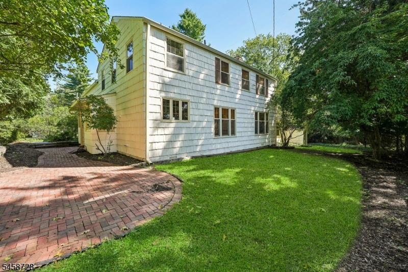 1 Seneca Pl Property Photo 3