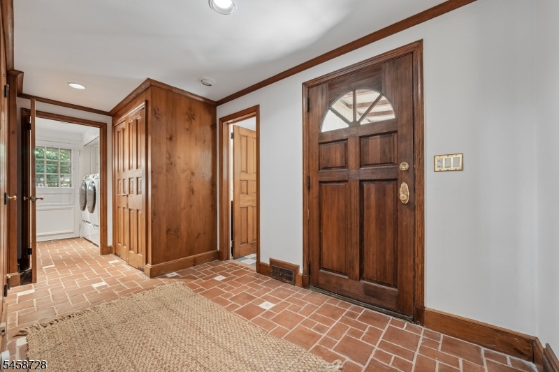 1 Seneca Pl Property Photo 5