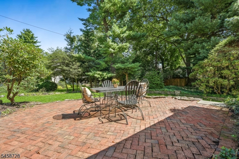 1 Seneca Pl Property Photo 33