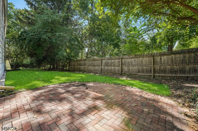 1 Seneca Pl Property Photo 35