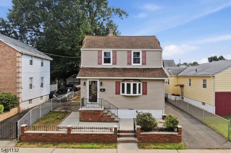 624 Britton St Property Photo 1