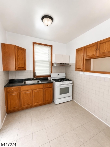 16 Harrison Pl Property Photo 3
