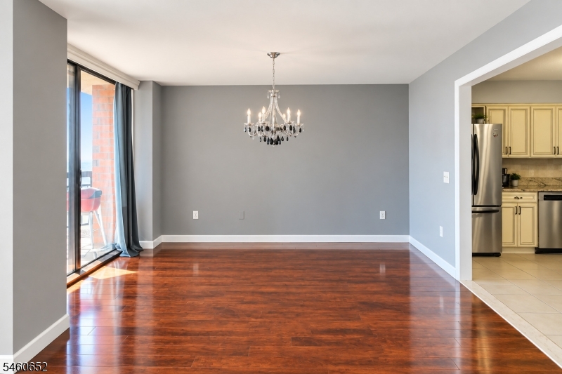 1328 Harmon Cove Tower Property Photo 4