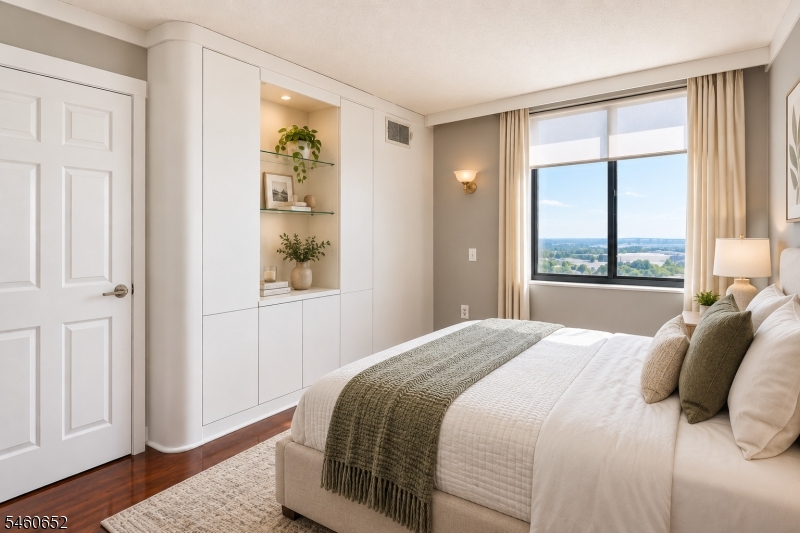 1328 Harmon Cove Tower Property Photo 9