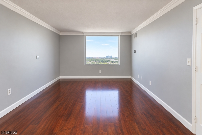 1328 Harmon Cove Tower Property Photo 10