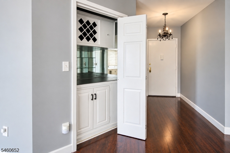 1328 Harmon Cove Tower Property Photo 12