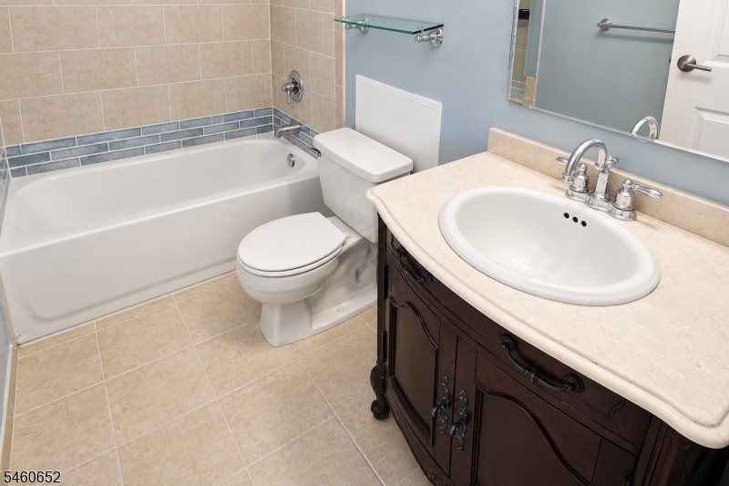 1328 Harmon Cove Tower Property Photo 15