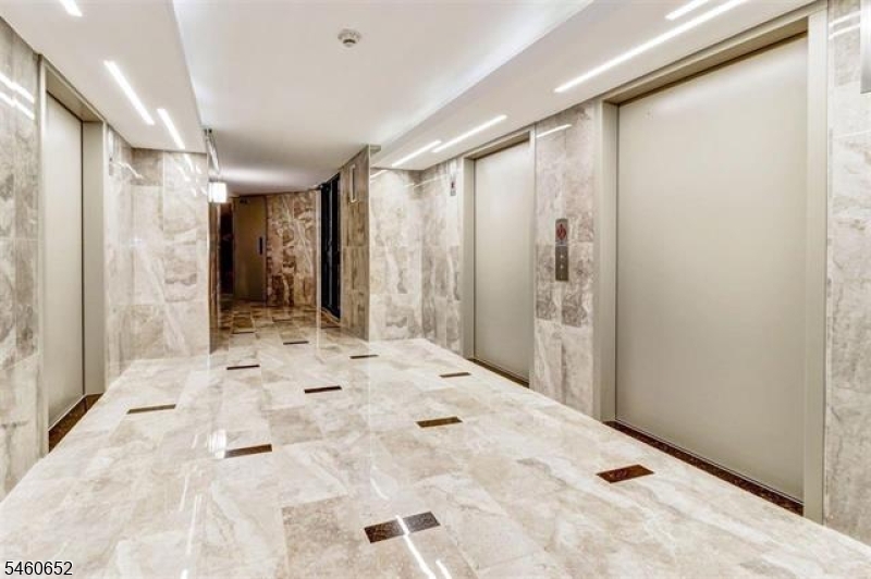 1328 Harmon Cove Tower Property Photo 27