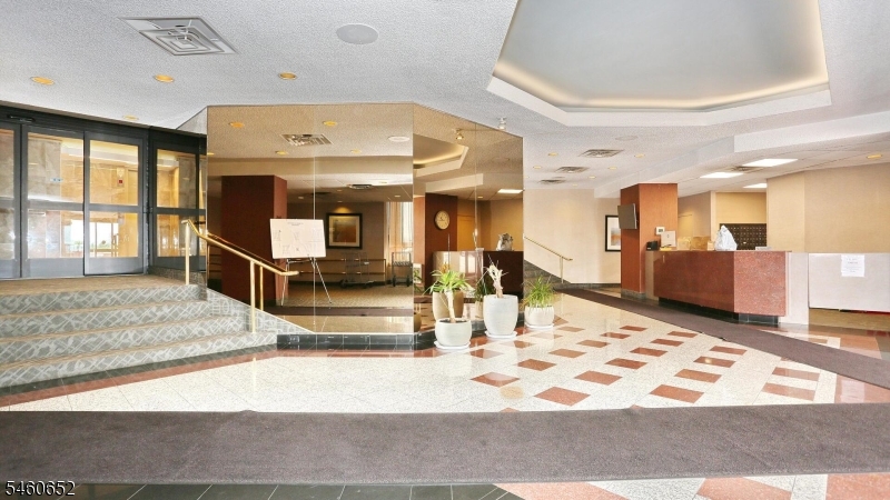 1328 Harmon Cove Tower Property Photo 29