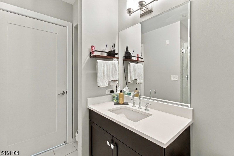 250 Henley Pl 207 Property Photo 22