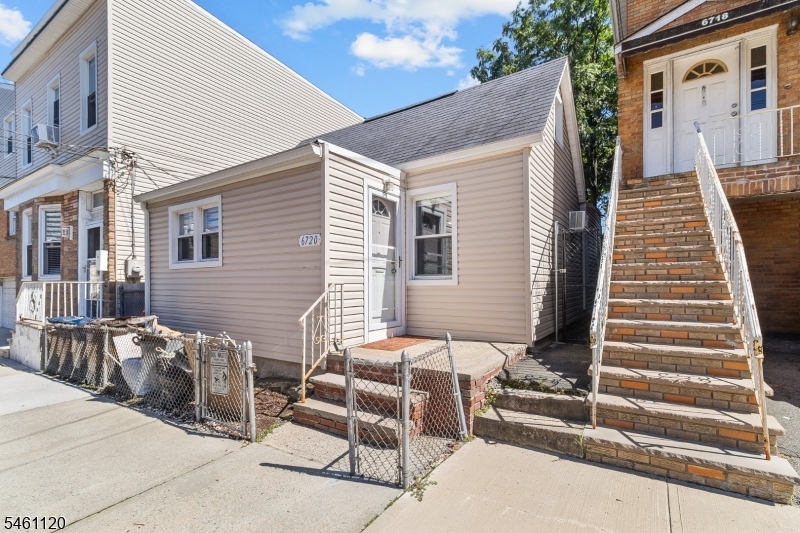6720 Jackson St Property Photo 1