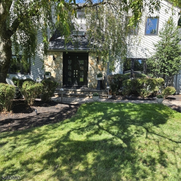 2 Sweet Briar Ct Property Photo 1