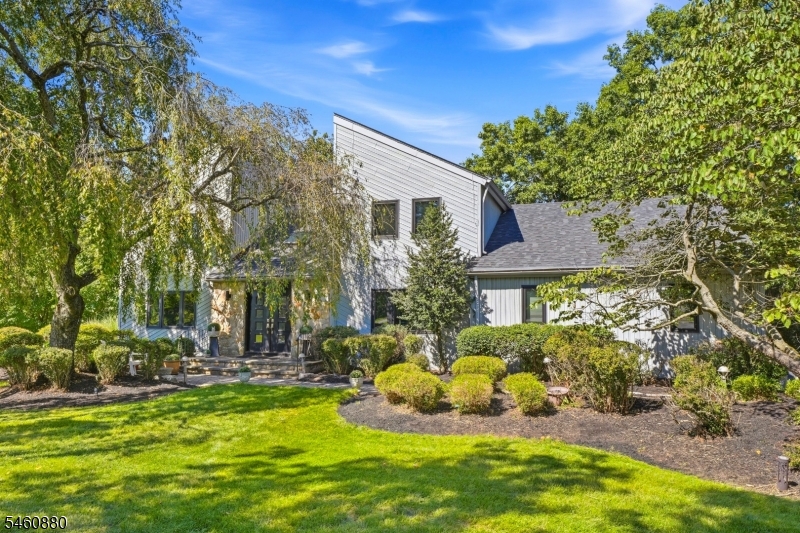 2 Sweet Briar Ct Property Photo 2
