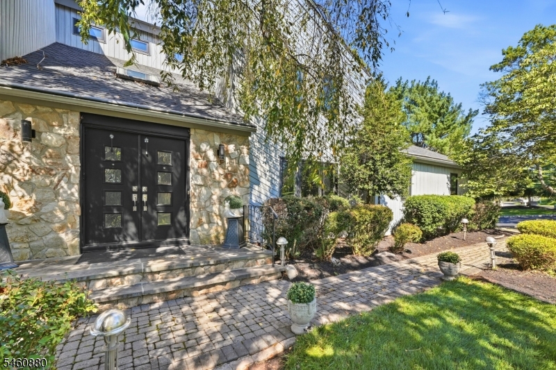 2 Sweet Briar Ct Property Photo 4