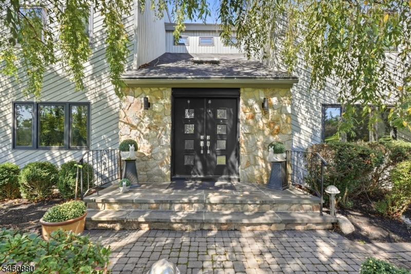 2 Sweet Briar Ct Property Photo 5