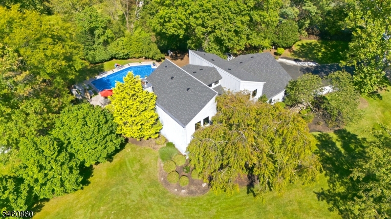 2 Sweet Briar Ct Property Photo 6