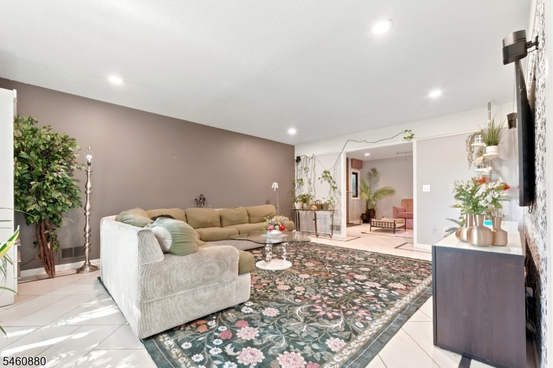 2 Sweet Briar Ct Property Photo 18