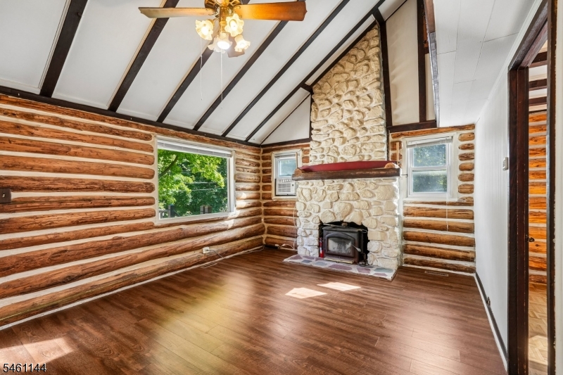 107 Glenside Trl Property Photo 4