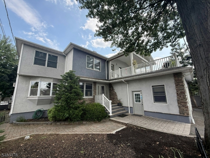 444 Riverside Ave Property Photo 1