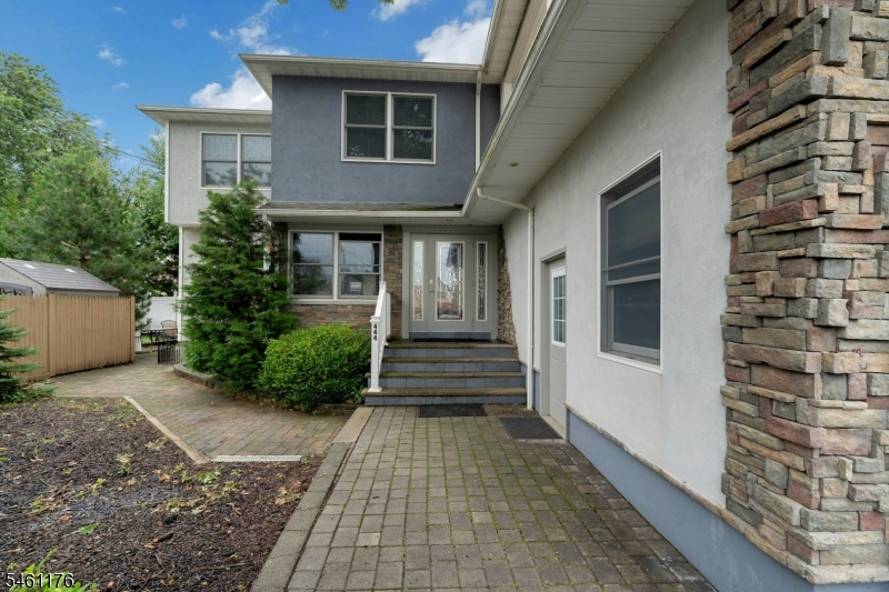 444 Riverside Ave Property Photo 2