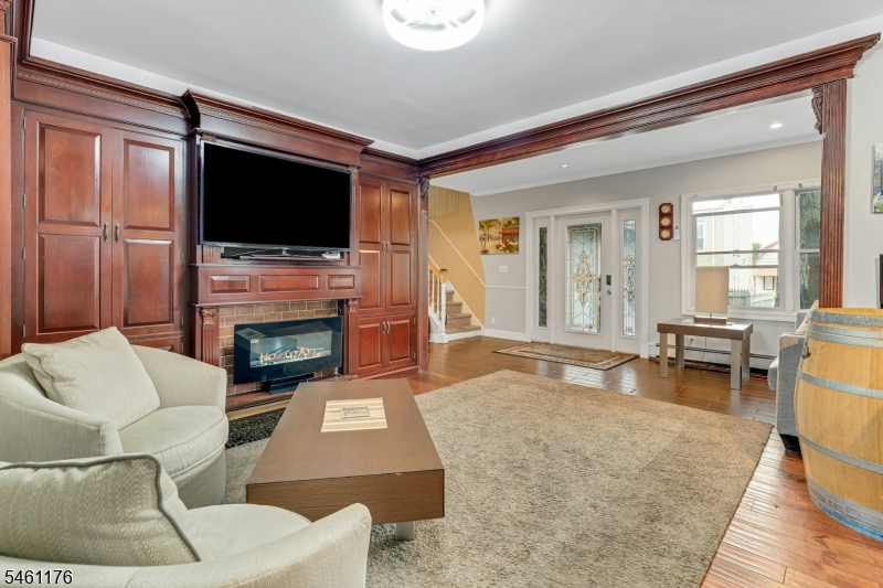 444 Riverside Ave Property Photo 5