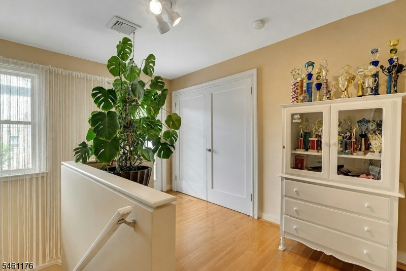 444 Riverside Ave Property Photo 12